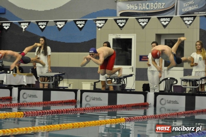 Zdjęcie w galerii na portalu naszraciborz.pl: Olimpijczyk Konrad Czerniak gościem specjalnym sprinterskich zawod&oacute;w a Puchar Dyrektora ZSOMS wiadomości z regionu