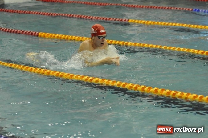 Zdjęcie w galerii na portalu naszraciborz.pl: Olimpijczyk Konrad Czerniak gościem specjalnym sprinterskich zawod&oacute;w a Puchar Dyrektora ZSOMS wiadomości z regionu