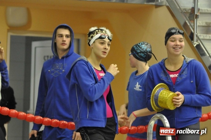 Zdjęcie w galerii na portalu naszraciborz.pl: Olimpijczyk Konrad Czerniak gościem specjalnym sprinterskich zawod&oacute;w a Puchar Dyrektora ZSOMS wiadomości z regionu