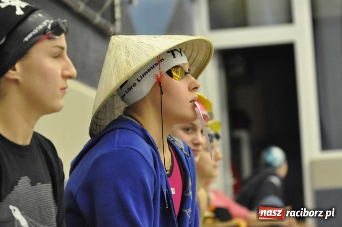 Zdjęcie w galerii na portalu naszraciborz.pl: Olimpijczyk Konrad Czerniak gościem specjalnym sprinterskich zawod&oacute;w a Puchar Dyrektora ZSOMS wiadomości z regionu