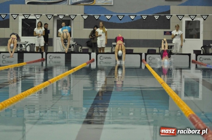 Zdjęcie w galerii na portalu naszraciborz.pl: Olimpijczyk Konrad Czerniak gościem specjalnym sprinterskich zawod&oacute;w a Puchar Dyrektora ZSOMS wiadomości z regionu