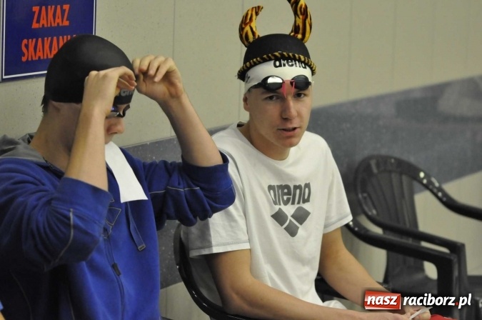 Zdjęcie w galerii na portalu naszraciborz.pl: Olimpijczyk Konrad Czerniak gościem specjalnym sprinterskich zawod&oacute;w a Puchar Dyrektora ZSOMS wiadomości z regionu