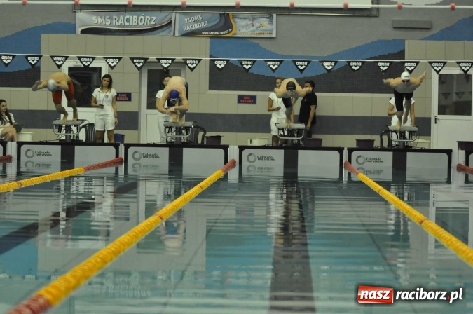 Zdjęcie w galerii na portalu naszraciborz.pl: Olimpijczyk Konrad Czerniak gościem specjalnym sprinterskich zawod&oacute;w a Puchar Dyrektora ZSOMS wiadomości z regionu