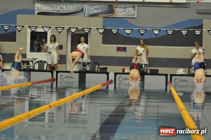 Zdjęcie w galerii na portalu naszraciborz.pl: Olimpijczyk Konrad Czerniak gościem specjalnym sprinterskich zawod&oacute;w a Puchar Dyrektora ZSOMS wiadomości z regionu