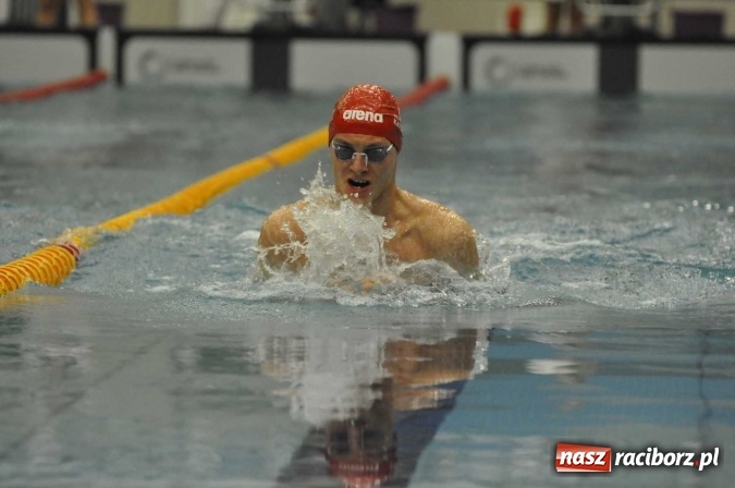 Zdjęcie w galerii na portalu naszraciborz.pl: Olimpijczyk Konrad Czerniak gościem specjalnym sprinterskich zawod&oacute;w a Puchar Dyrektora ZSOMS wiadomości z regionu