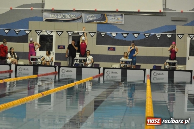 Zdjęcie w galerii na portalu naszraciborz.pl: Olimpijczyk Konrad Czerniak gościem specjalnym sprinterskich zawod&oacute;w a Puchar Dyrektora ZSOMS wiadomości z regionu