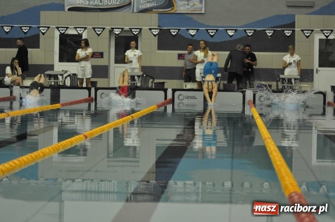 Zdjęcie w galerii na portalu naszraciborz.pl: Olimpijczyk Konrad Czerniak gościem specjalnym sprinterskich zawod&oacute;w a Puchar Dyrektora ZSOMS wiadomości z regionu