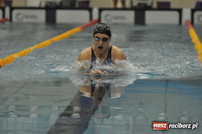 Zdjęcie w galerii na portalu naszraciborz.pl: Olimpijczyk Konrad Czerniak gościem specjalnym sprinterskich zawod&oacute;w a Puchar Dyrektora ZSOMS wiadomości z regionu