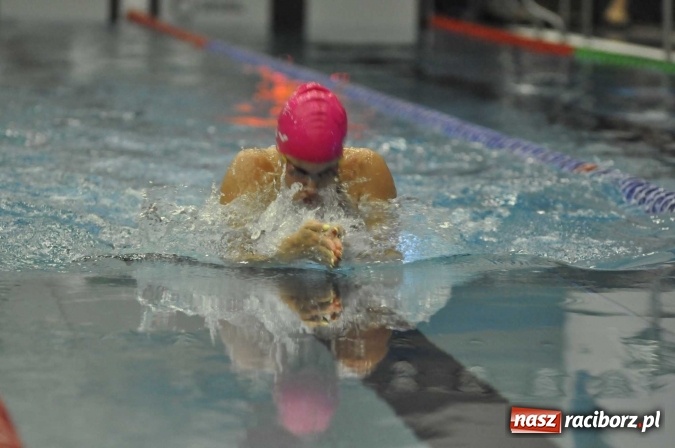 Zdjęcie w galerii na portalu naszraciborz.pl: Olimpijczyk Konrad Czerniak gościem specjalnym sprinterskich zawod&oacute;w a Puchar Dyrektora ZSOMS wiadomości z regionu