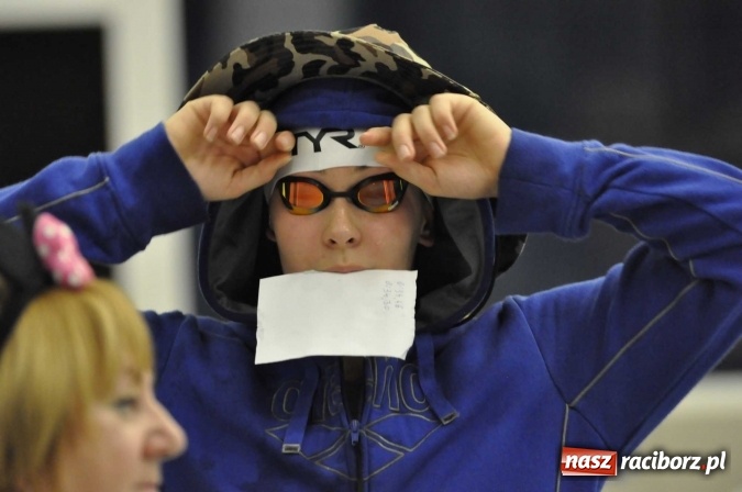 Zdjęcie w galerii na portalu naszraciborz.pl: Olimpijczyk Konrad Czerniak gościem specjalnym sprinterskich zawod&oacute;w a Puchar Dyrektora ZSOMS wiadomości z regionu