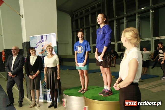 Zdjęcie w galerii na portalu naszraciborz.pl: Olimpijczyk Konrad Czerniak gościem specjalnym sprinterskich zawod&oacute;w a Puchar Dyrektora ZSOMS wiadomości z regionu