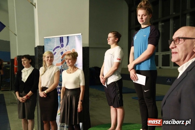 Zdjęcie w galerii na portalu naszraciborz.pl: Olimpijczyk Konrad Czerniak gościem specjalnym sprinterskich zawod&oacute;w a Puchar Dyrektora ZSOMS wiadomości z regionu