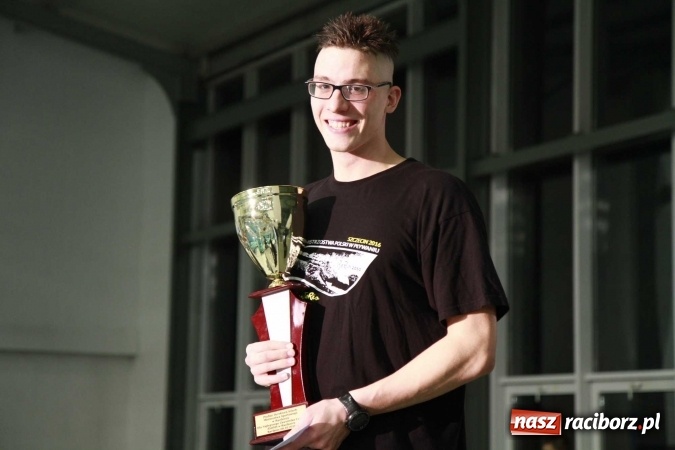 Zdjęcie w galerii na portalu naszraciborz.pl: Olimpijczyk Konrad Czerniak gościem specjalnym sprinterskich zawod&oacute;w a Puchar Dyrektora ZSOMS wiadomości z regionu