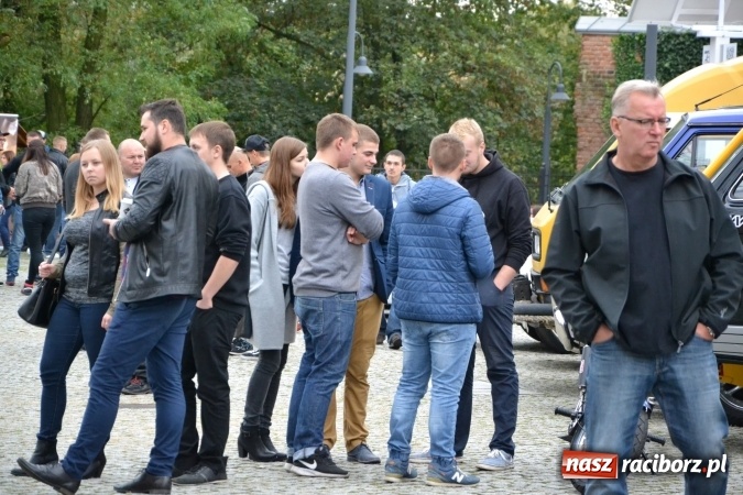 Zdjęcie w galerii na portalu naszraciborz.pl: SHOW OFF Racibórz - Ludzie Pasja Motoryzacja  wiadomości z regionu