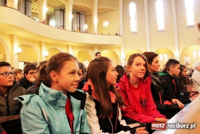 Zdjęcie w galerii na portalu naszraciborz.pl: Gimnazjum nr 5 świętowało Dzień Patrona Szkoły wiadomości z regionu