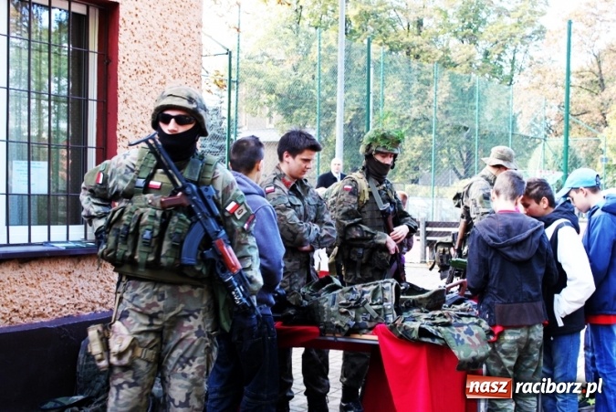 Zdjęcie w galerii na portalu naszraciborz.pl: Gimnazjum nr 5 świętowało Dzień Patrona Szkoły wiadomości z regionu