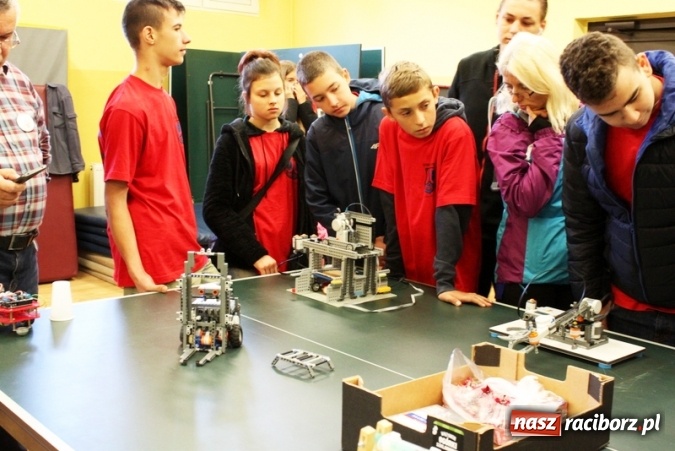 Zdjęcie w galerii na portalu naszraciborz.pl: Gimnazjum nr 5 świętowało Dzień Patrona Szkoły wiadomości z regionu