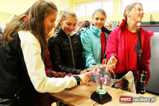 Zdjęcie w galerii na portalu naszraciborz.pl: Gimnazjum nr 5 świętowało Dzień Patrona Szkoły wiadomości z regionu