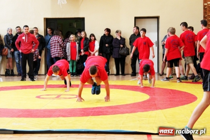 Zdjęcie w galerii na portalu naszraciborz.pl: Gimnazjum nr 5 świętowało Dzień Patrona Szkoły wiadomości z regionu