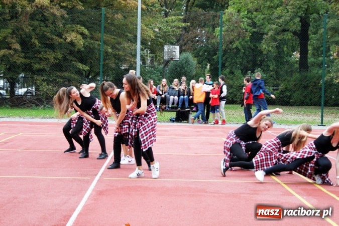 Zdjęcie w galerii na portalu naszraciborz.pl: Gimnazjum nr 5 świętowało Dzień Patrona Szkoły wiadomości z regionu