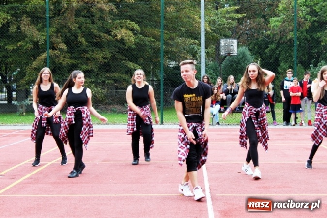 Zdjęcie w galerii na portalu naszraciborz.pl: Gimnazjum nr 5 świętowało Dzień Patrona Szkoły wiadomości z regionu