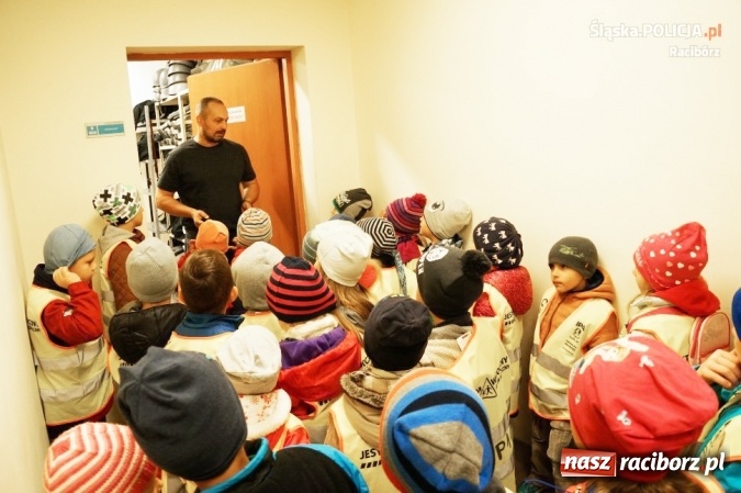 Zdjęcie w galerii na portalu naszraciborz.pl: Raciborscy policjanci piątek spędzili z przedszkolakami wiadomości z regionu