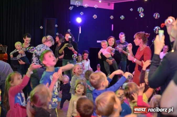 Zdjęcie w galerii na portalu naszraciborz.pl: Maluchy w krainie dźwięku - czyli muzyka, ruch i zabawa wiadomości z regionu