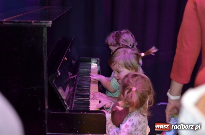Zdjęcie w galerii na portalu naszraciborz.pl: Maluchy w krainie dźwięku - czyli muzyka, ruch i zabawa wiadomości z regionu