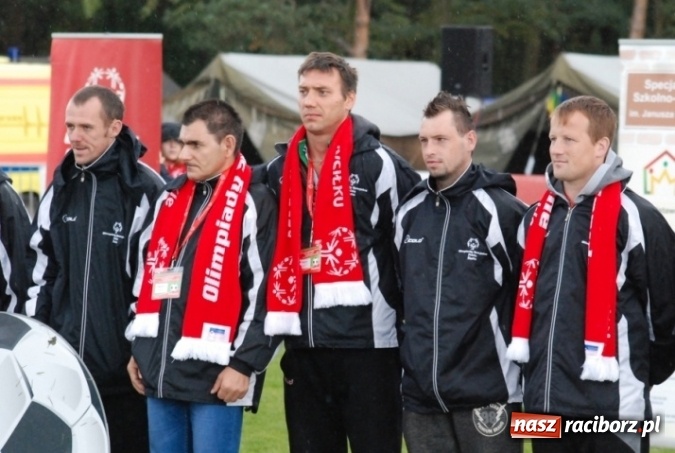 Zdjęcie w galerii na portalu naszraciborz.pl: Huragan Racibórz ze srebrnym medalem podczas XVII Ogólnopolskiego Turnieju Piłki Nożnej Olimpiad Specjalnych wiadomości z regionu