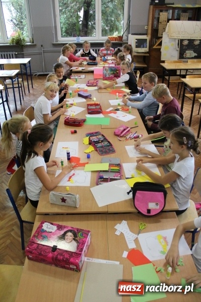 Zdjęcie w galerii na portalu naszraciborz.pl: W zespole szk&oacute;ł w Bieńkowicach obchodzono Europejski Dzień Język&oacute;w Obcych wiadomości z regionu