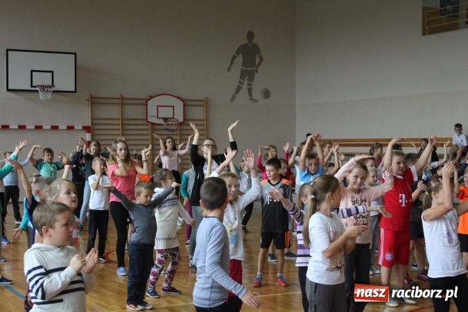 Zdjęcie w galerii na portalu naszraciborz.pl: W zespole szk&oacute;ł w Bieńkowicach obchodzono Europejski Dzień Język&oacute;w Obcych wiadomości z regionu