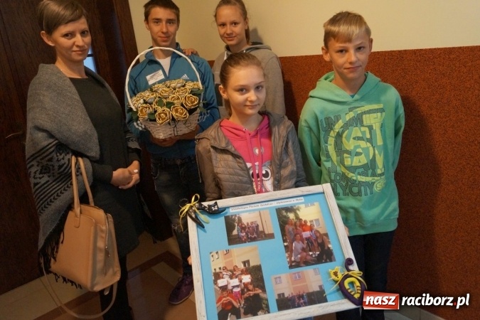 Zdjęcie w galerii na portalu naszraciborz.pl: Nędza: Młodzież z domu rodzinkowego z wizytą w urzędzie gminy wiadomości z regionu