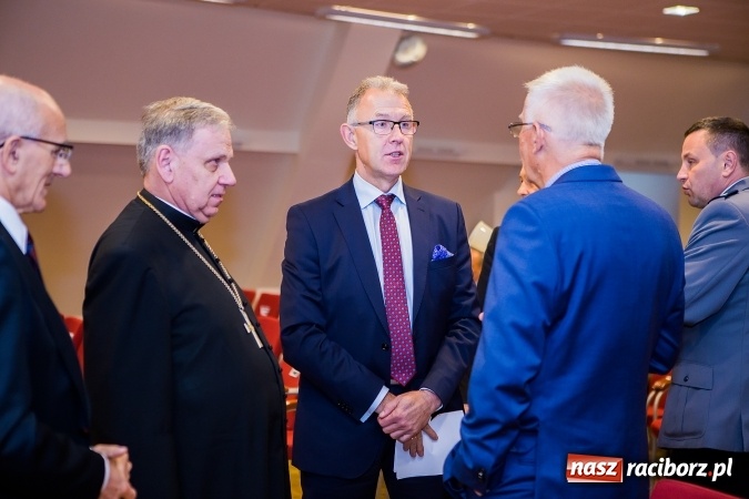 Zdjęcie w galerii na portalu naszraciborz.pl: Państwowa Wyższa Szkoła Zawodowa zainaugurowała nowy rok akademicki wiadomości z regionu