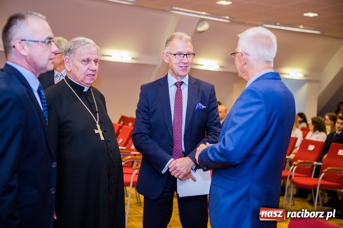 Zdjęcie w galerii na portalu naszraciborz.pl: Państwowa Wyższa Szkoła Zawodowa zainaugurowała nowy rok akademicki wiadomości z regionu