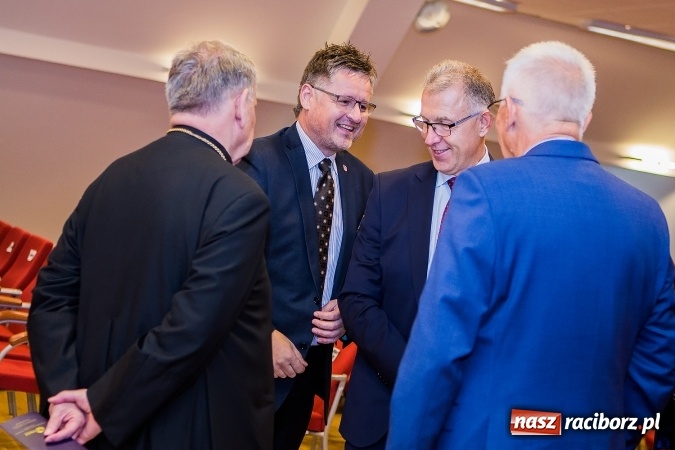 Zdjęcie w galerii na portalu naszraciborz.pl: Państwowa Wyższa Szkoła Zawodowa zainaugurowała nowy rok akademicki wiadomości z regionu