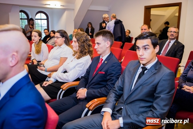 Zdjęcie w galerii na portalu naszraciborz.pl: Państwowa Wyższa Szkoła Zawodowa zainaugurowała nowy rok akademicki wiadomości z regionu