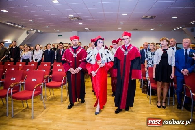 Zdjęcie w galerii na portalu naszraciborz.pl: Państwowa Wyższa Szkoła Zawodowa zainaugurowała nowy rok akademicki wiadomości z regionu
