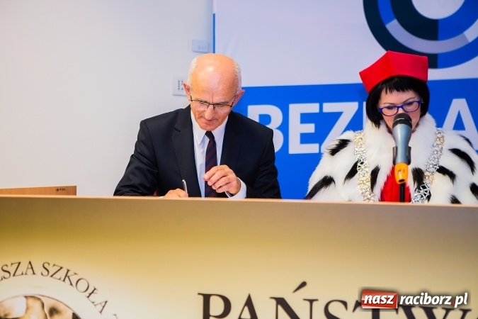 Zdjęcie w galerii na portalu naszraciborz.pl: Państwowa Wyższa Szkoła Zawodowa zainaugurowała nowy rok akademicki wiadomości z regionu