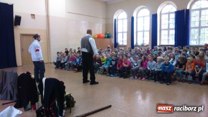 Zdjęcie w galerii na portalu naszraciborz.pl: Żywa lekcja historii w Szkole Podstawowej nr 4 wiadomości z regionu