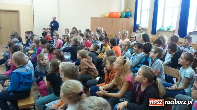 Zdjęcie w galerii na portalu naszraciborz.pl: Żywa lekcja historii w Szkole Podstawowej nr 4 wiadomości z regionu
