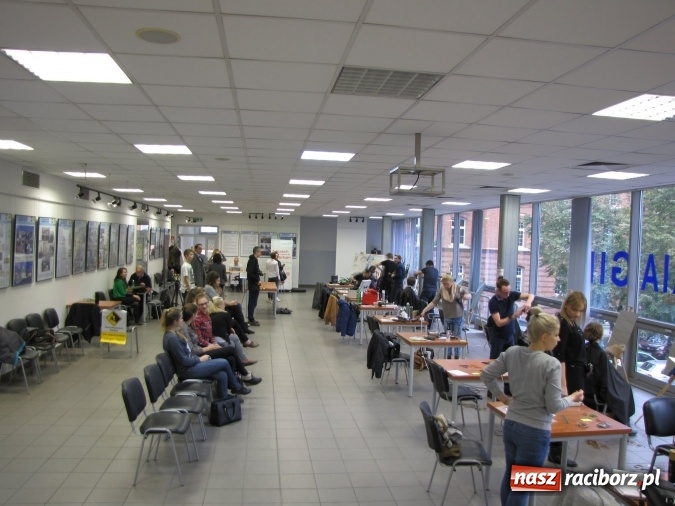 Zdjęcie w galerii na portalu naszraciborz.pl: Krakowska akcja charytatywna z udziałem mieszkanki Krowiarek wiadomości z regionu