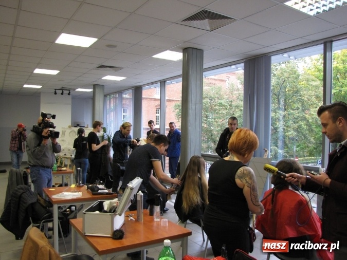 Zdjęcie w galerii na portalu naszraciborz.pl: Krakowska akcja charytatywna z udziałem mieszkanki Krowiarek wiadomości z regionu