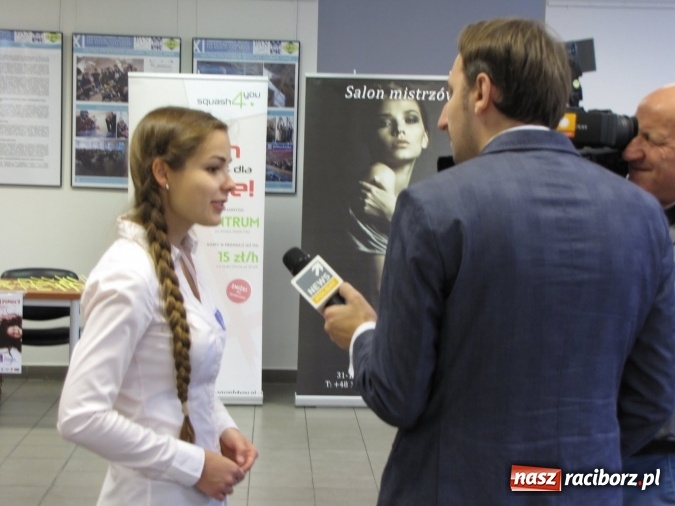 Zdjęcie w galerii na portalu naszraciborz.pl: Krakowska akcja charytatywna z udziałem mieszkanki Krowiarek wiadomości z regionu