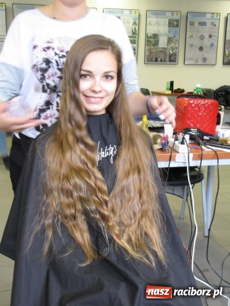 Zdjęcie w galerii na portalu naszraciborz.pl: Krakowska akcja charytatywna z udziałem mieszkanki Krowiarek wiadomości z regionu