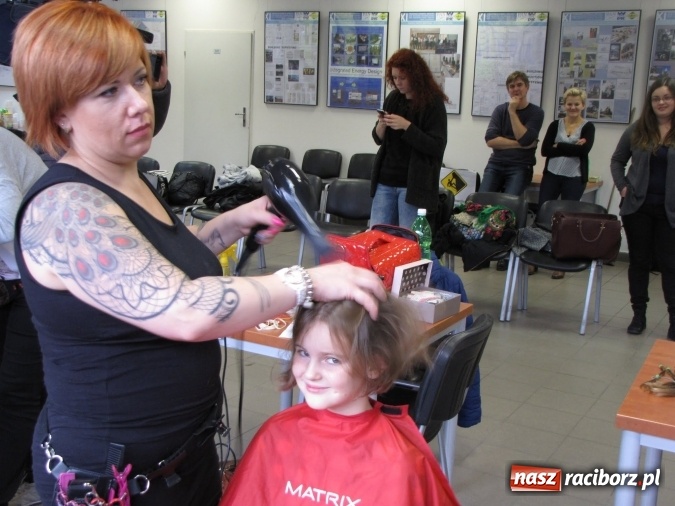 Zdjęcie w galerii na portalu naszraciborz.pl: Krakowska akcja charytatywna z udziałem mieszkanki Krowiarek wiadomości z regionu