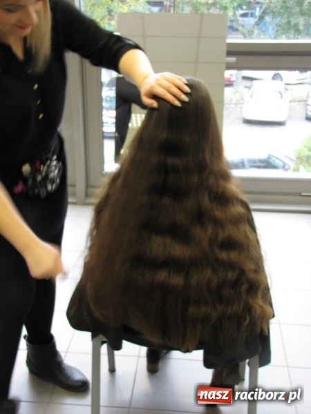 Zdjęcie w galerii na portalu naszraciborz.pl: Krakowska akcja charytatywna z udziałem mieszkanki Krowiarek wiadomości z regionu