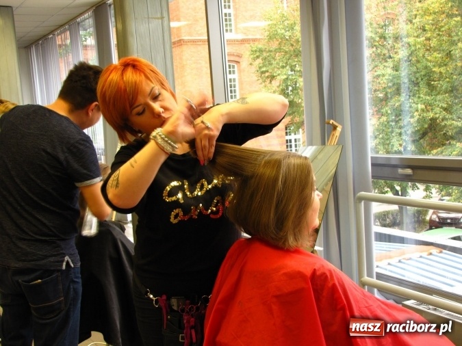 Zdjęcie w galerii na portalu naszraciborz.pl: Krakowska akcja charytatywna z udziałem mieszkanki Krowiarek wiadomości z regionu