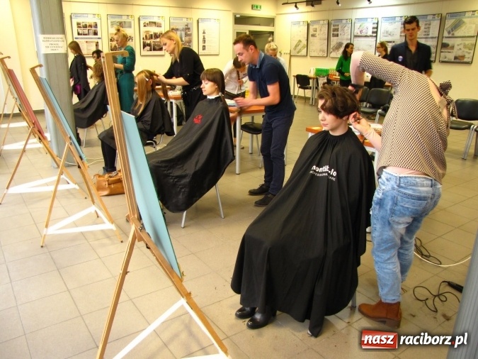 Zdjęcie w galerii na portalu naszraciborz.pl: Krakowska akcja charytatywna z udziałem mieszkanki Krowiarek wiadomości z regionu