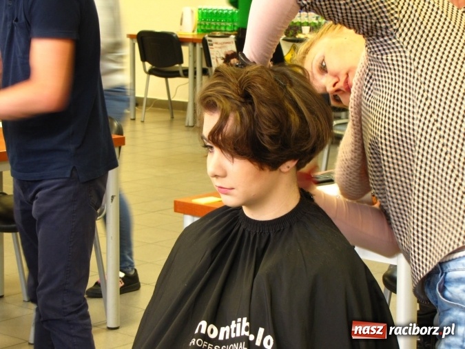 Zdjęcie w galerii na portalu naszraciborz.pl: Krakowska akcja charytatywna z udziałem mieszkanki Krowiarek wiadomości z regionu