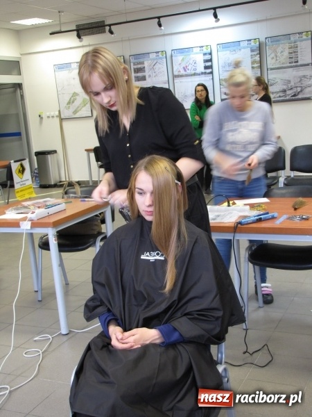 Zdjęcie w galerii na portalu naszraciborz.pl: Krakowska akcja charytatywna z udziałem mieszkanki Krowiarek wiadomości z regionu